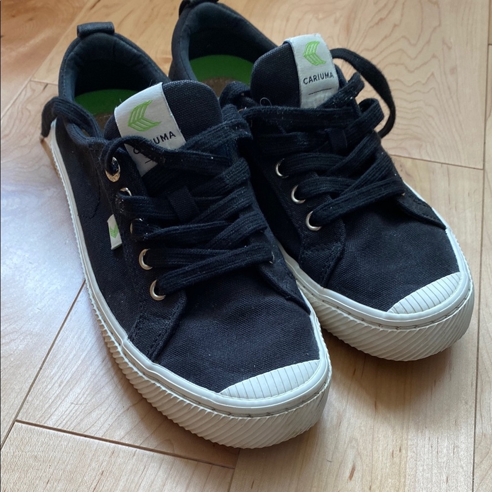 GUC Cariuma Black Sneakers